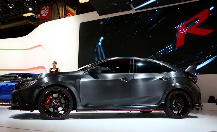 2017-honda-civic-type-r-104-876x535