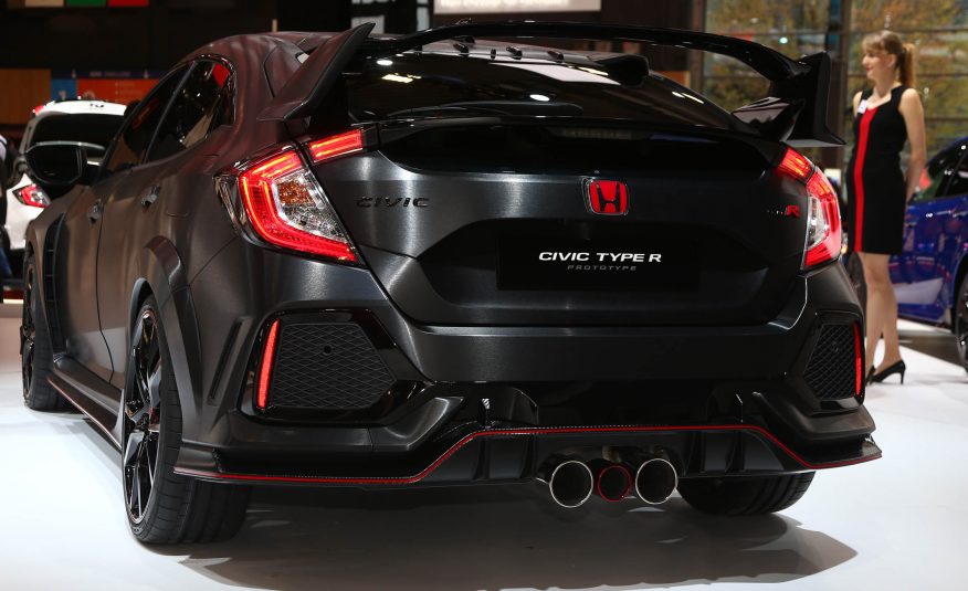 2017-honda-civic-type-r-106-876x535