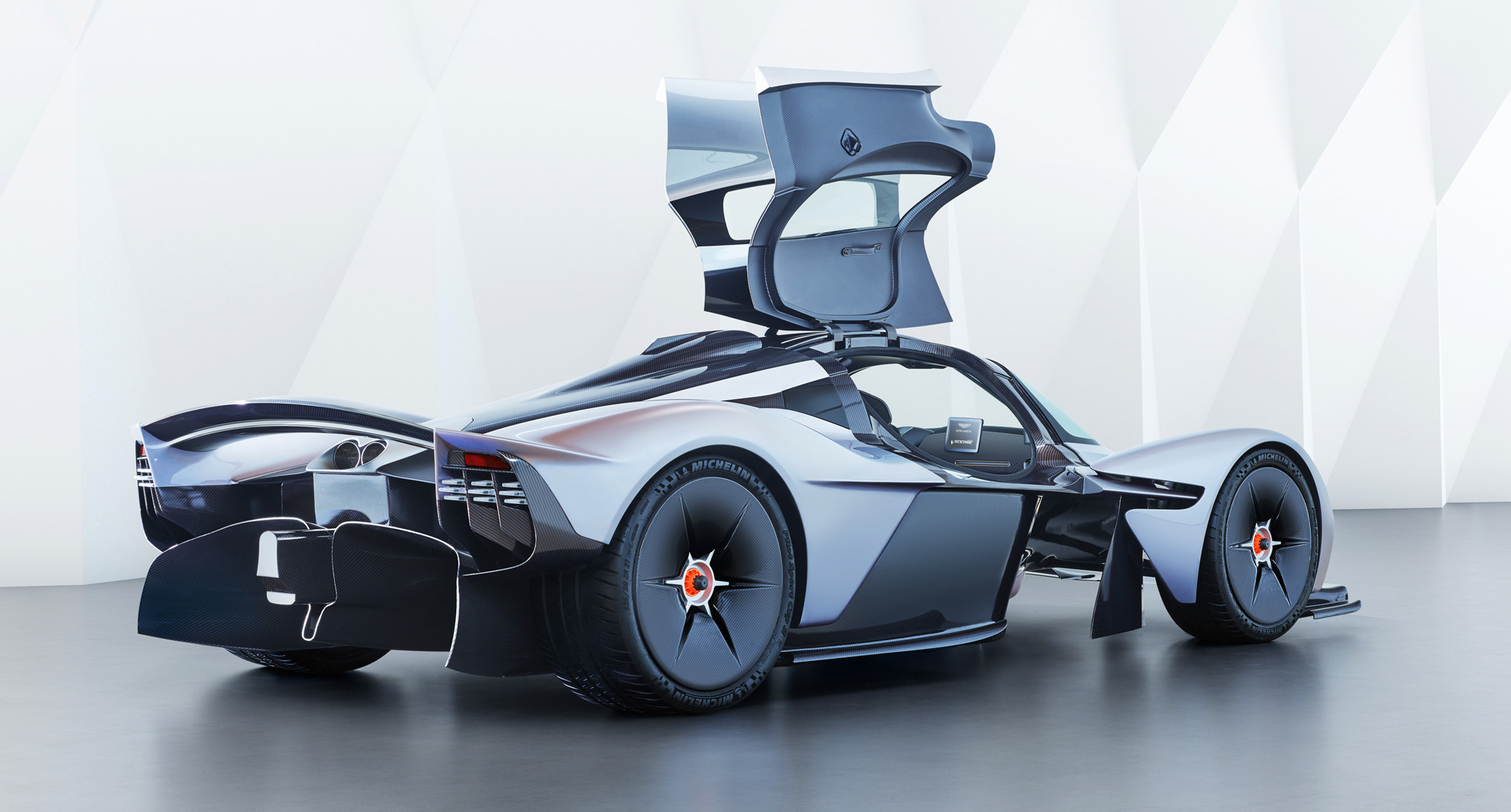 Aston_Martin_Valkyrie_05_4547