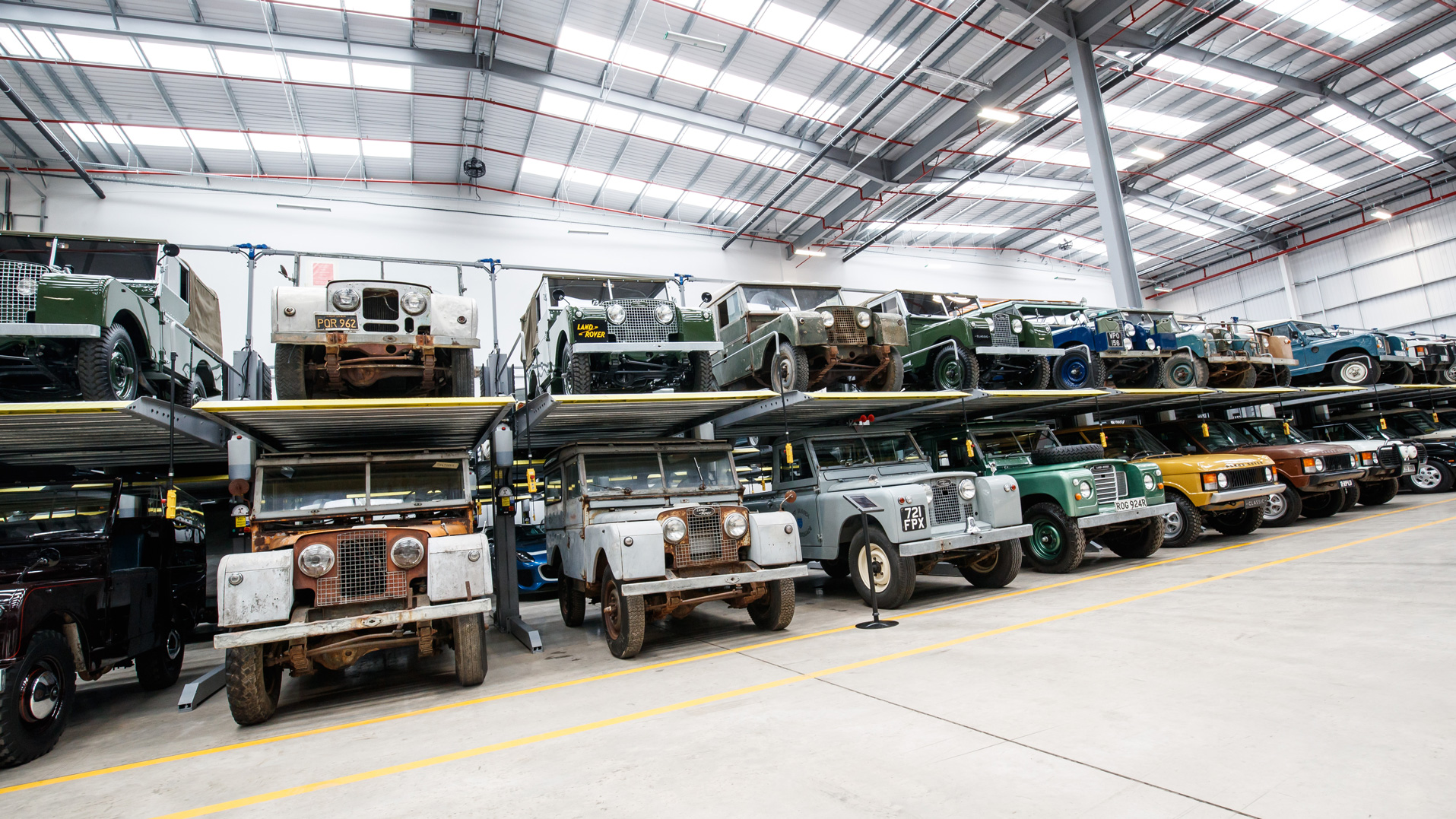 jlrclassicwlrd30041843_edit