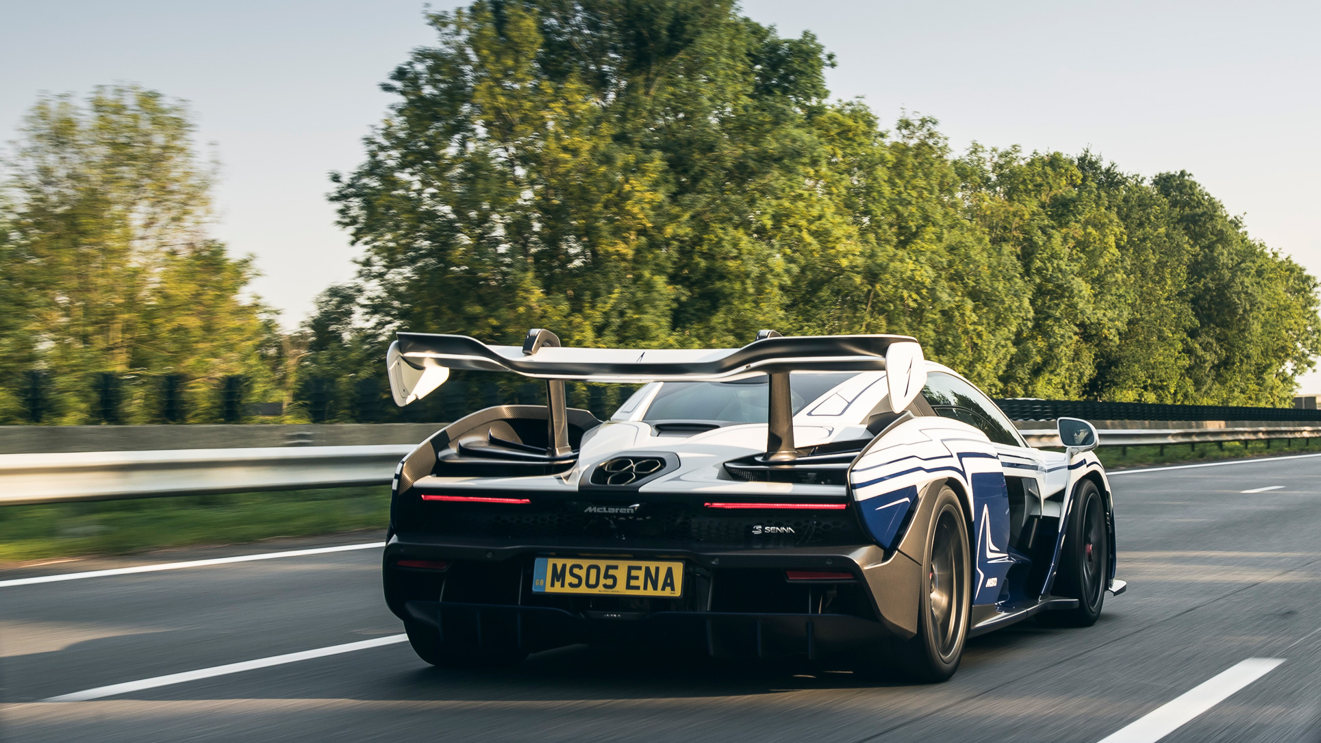 Large-9566-McLarenSennasDriveToPaulRicard