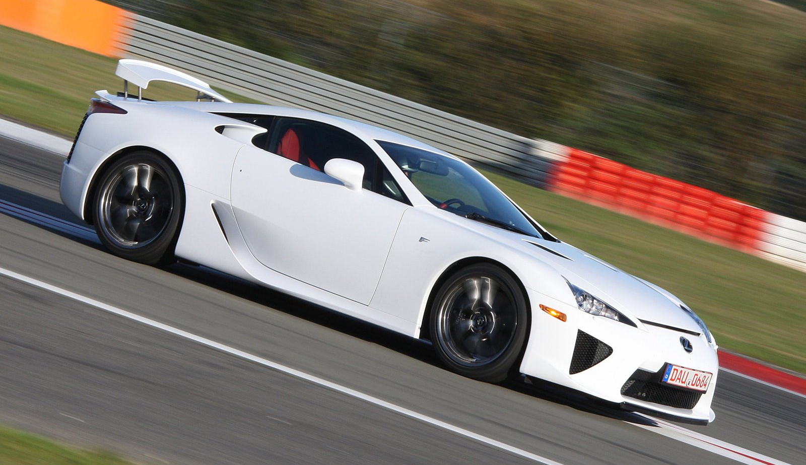 Lexus-LFA-2011-1600-14