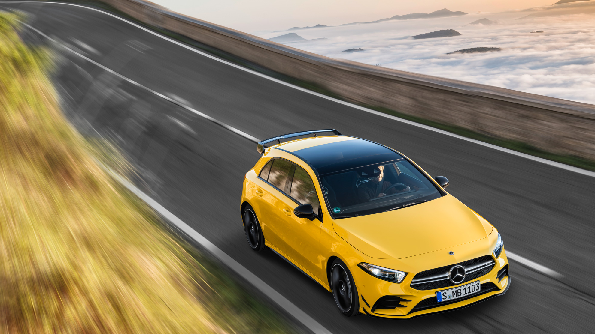 Der neue Mercedes-AMG A 35 4MATIC: Neuer Einstieg in die Welt der Driving Performance

The new Mercedes-AMG A 35 4MATIC: New entry-level model opens up the world of driving performance