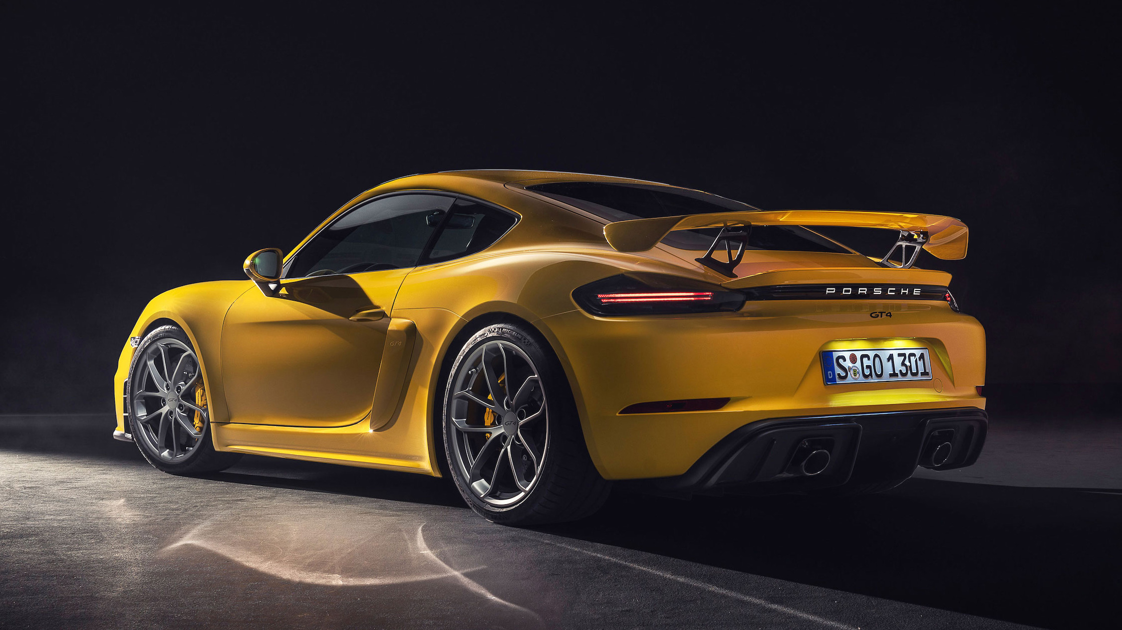 742268_718_cayman_gt4_2019_porsche_ag