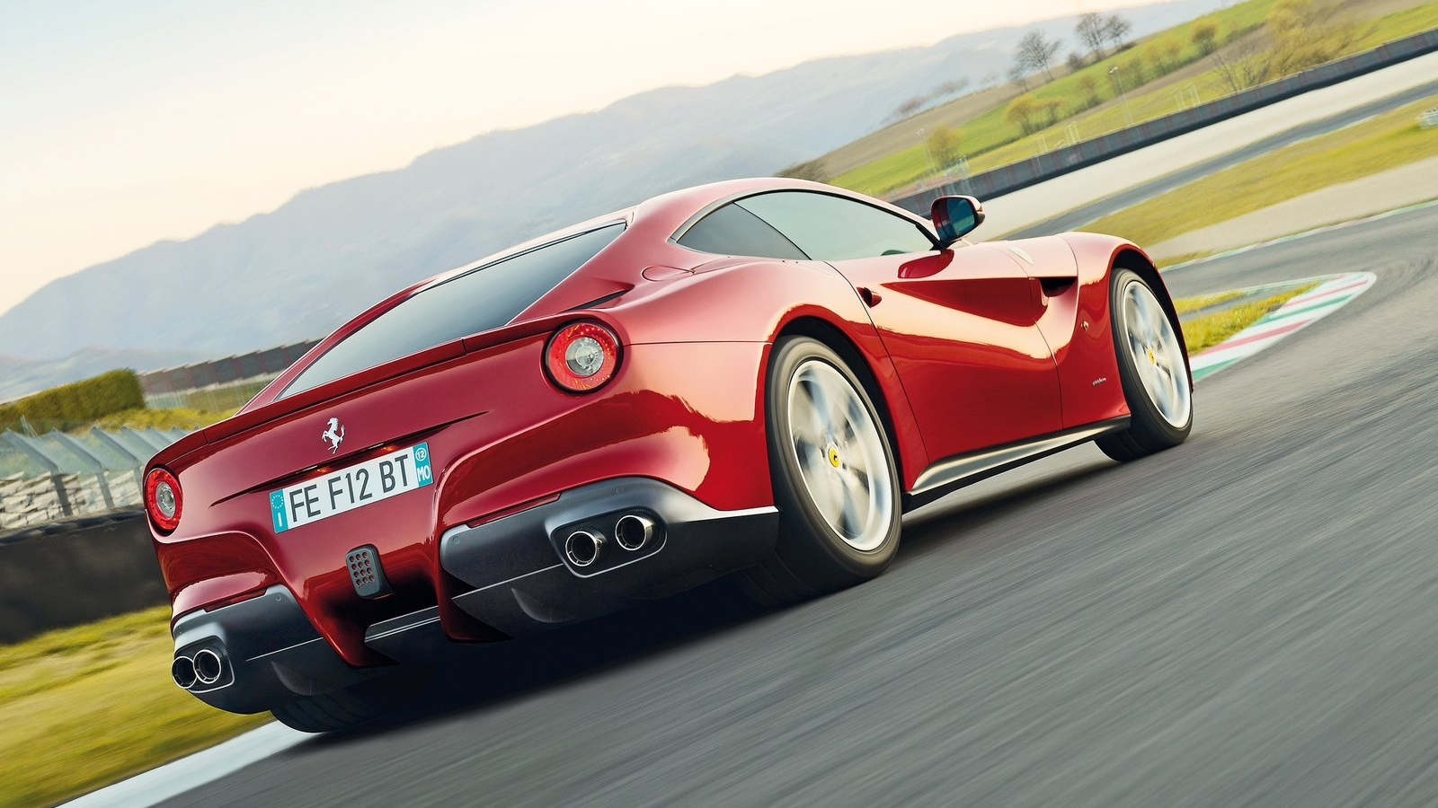 Ferrari-F12berlinetta-2013-1600-7f