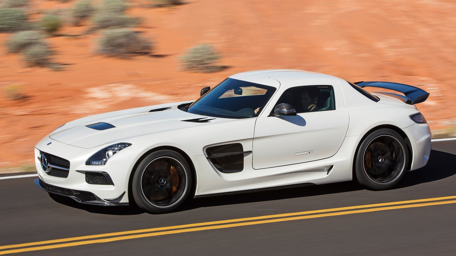 Mercedes-Benz-SLS_AMG_Black_Series-2014-1600-0a